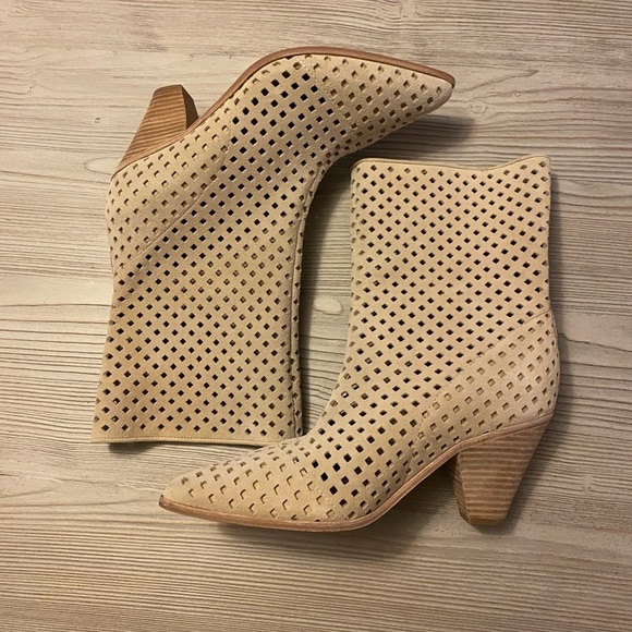 Anthropologie Paige Suede/Leather Bootie NWOT
Retail $398 - Picture 2 of 4